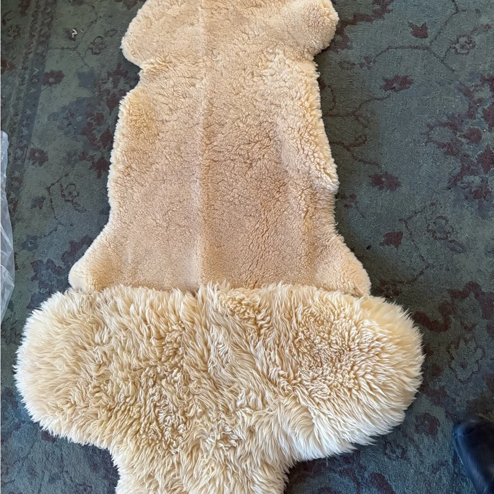 Plush Cream Sheepskin Rug - Picture 1 of 3